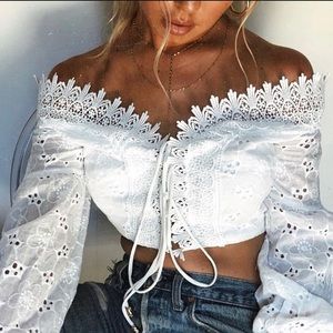 [SOLD]White Off-the-shoulder Lace Crop Top